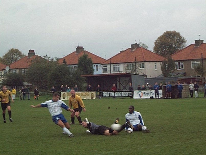 John Ridout scores against Basildon at home
(pic by Neil Avey) 800x600 85kb